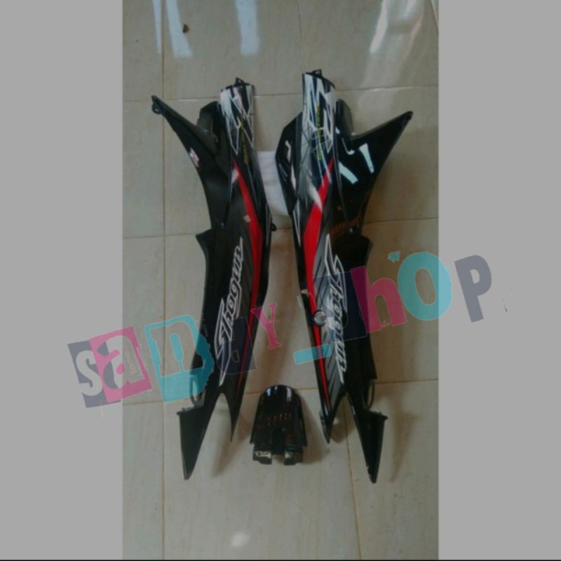 BODY BELAKANG KANAN-KIRI SHOGUN 125 R / SP HITAM + STRIPING