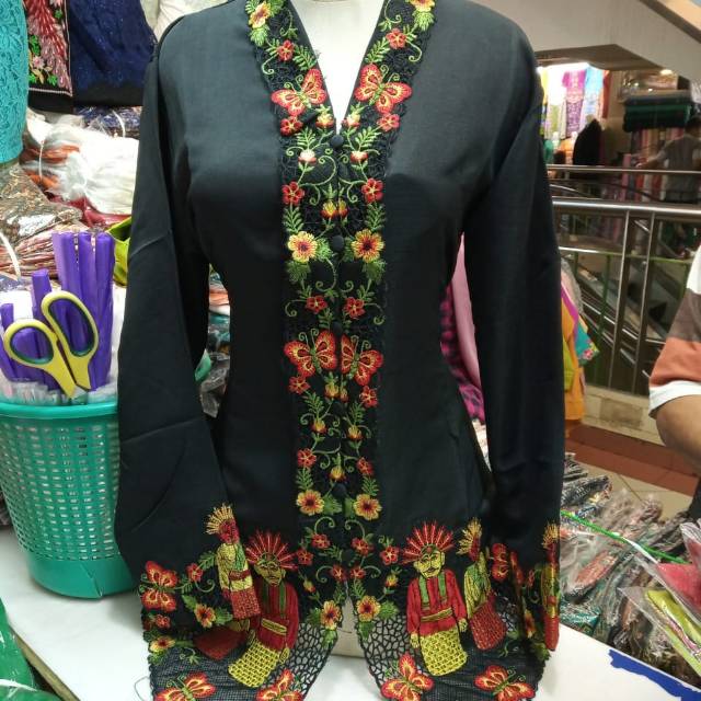 Kebaya Encim Bordir Ondel-Ondel