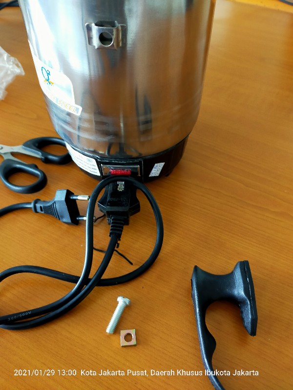Mug Listrik Pemasak Air Merek Q2 Stainless Steel Ukuran 14 Cm Teko Listrik Peralatan Dapur 0082