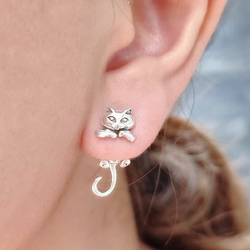 Anting Stud Desain Kucing Pirecing Warna Silver Gaya Retro Gothic Untuk Wanita