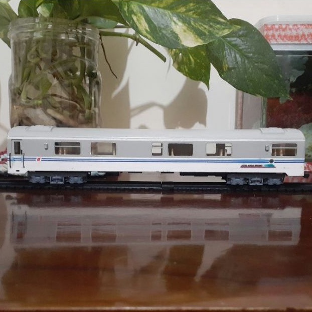 miniatur kereta api indonesia gerbong makan eksekutif era perumka agung craft