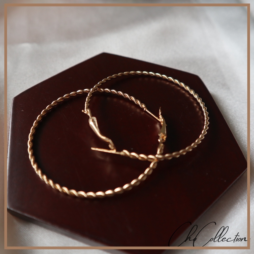 ChoCollection  - Anting Bulat Besar Hoop Earrings Anting Pesta as Abigail