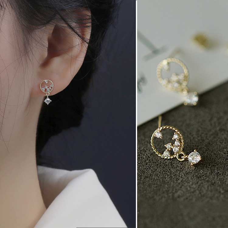 Anting Tusuk Gantung Bahan Titanium Steel Warna Silver / Gold Hias Kristal / Berlian Gaya Elegan / Simple / Retro Untuk Wanita