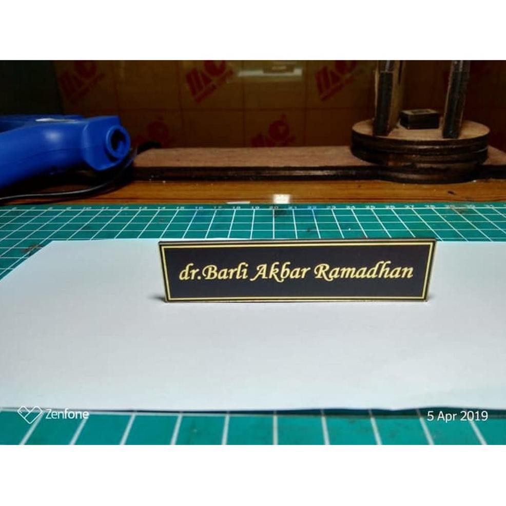 

name tag atau nama dada akrilik termurah