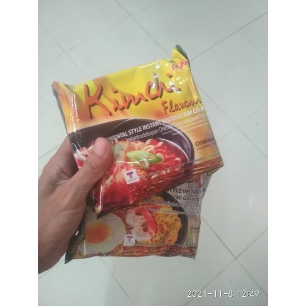 

mama mie goreng instant 70g & kimchi 78g.