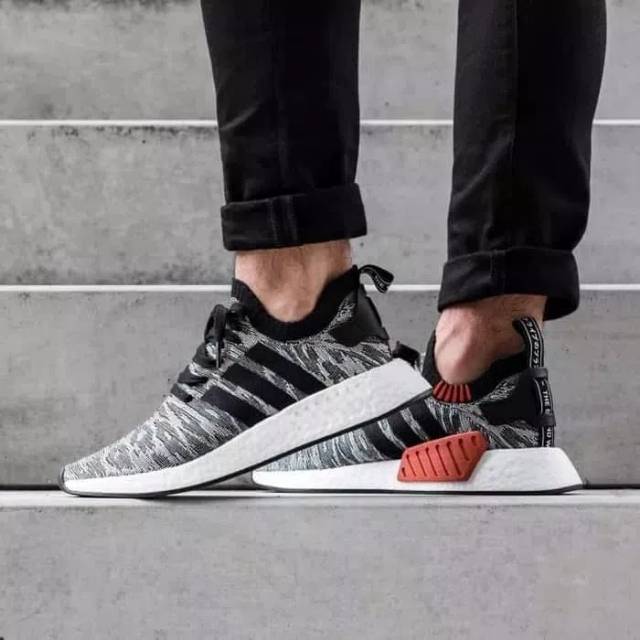 nmd r2 primeknit core black