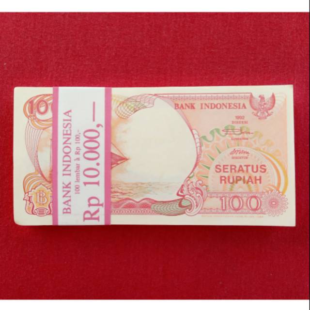 1 Gepok ( 100 Lembar ) Uang kertas 100 Rupiah PINISI Tahun 1992. ( No seri Acak )