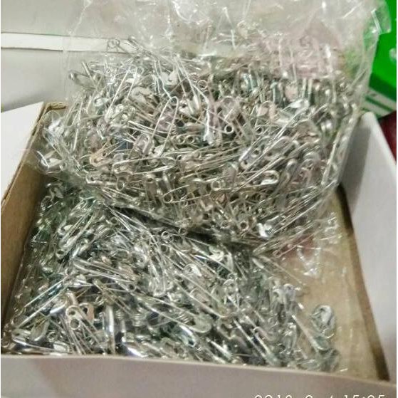 

(kode-713) Peniti kecil gold atau silver satu pack ,