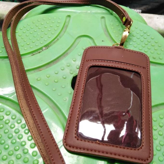 

BISA BAYAR DITEMPAT name tag id card holder kulit kalung coklat 4slot card PRODUK TERBATAS Kode 1382