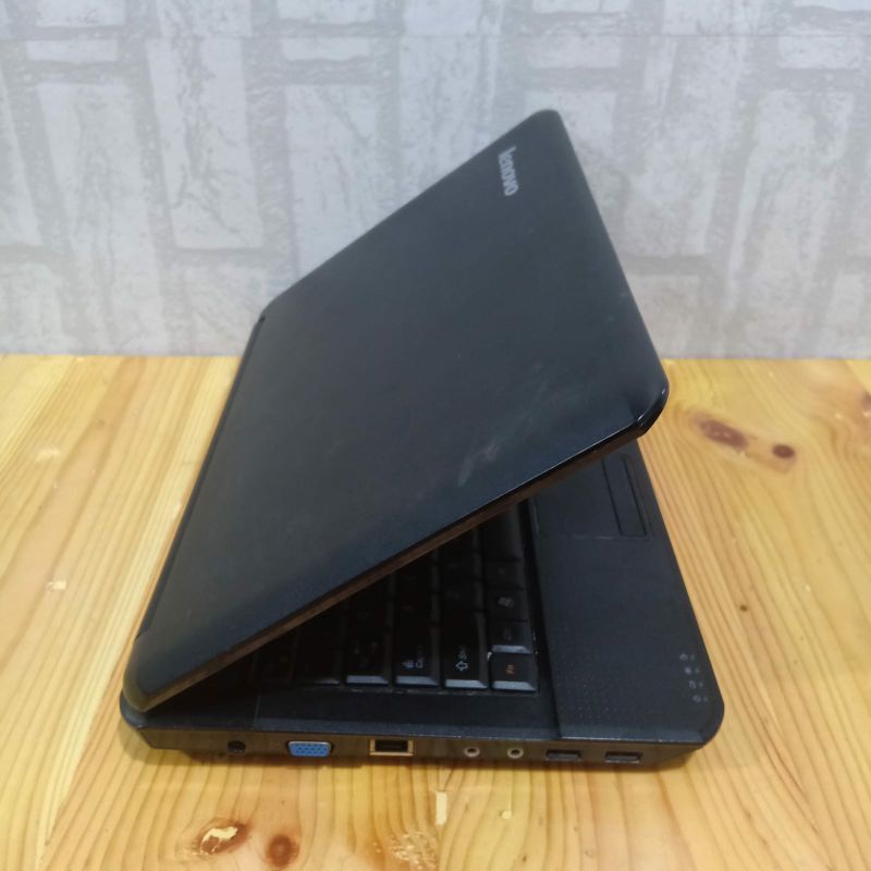 Laptop Lenovo B450 intel dual Core T4300 2.1Ghz Nvdia Geforce G105M Ram 2GB/250GB Layar 14 inch Mulus