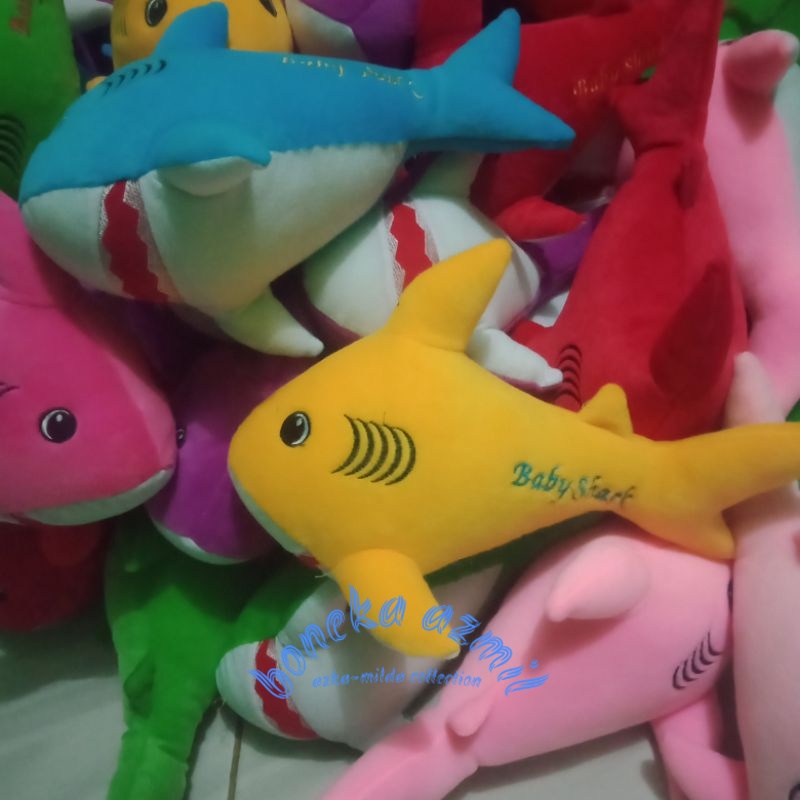 Boneka ikan hiu baby shark ukuran 35cm