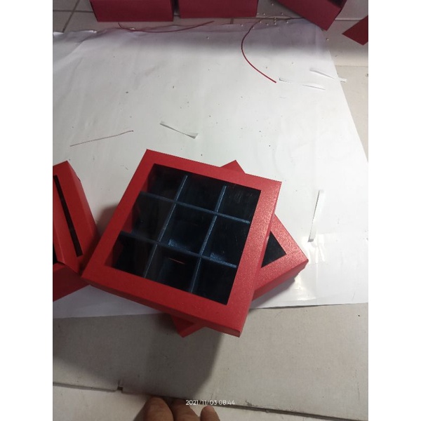 

hot new box sekat 9 - kotak praline sekat 9 tutup setengah mika