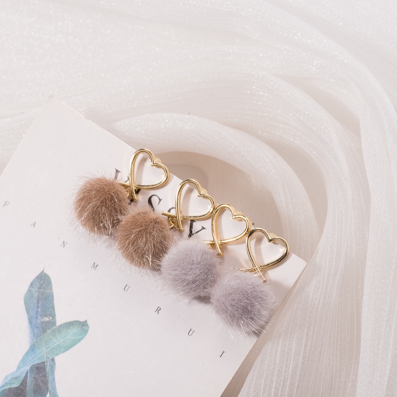 [littlecrab] Anting Wanita Love Pom Bola Bulu Lucu Anting Bentuk Hati Emas Lucu Simple Elegan Love Woman Earrings Anting Berkualitas Korean Style