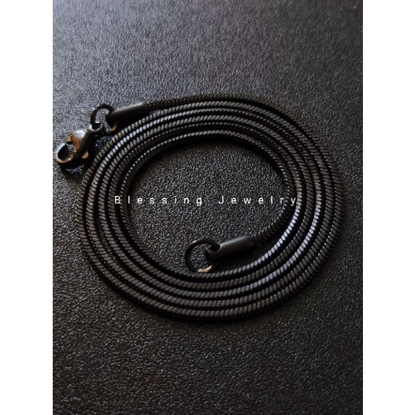 Kalung Titanium Hitam Model Gepeng Bulat Kotak Pria Dan Wanita