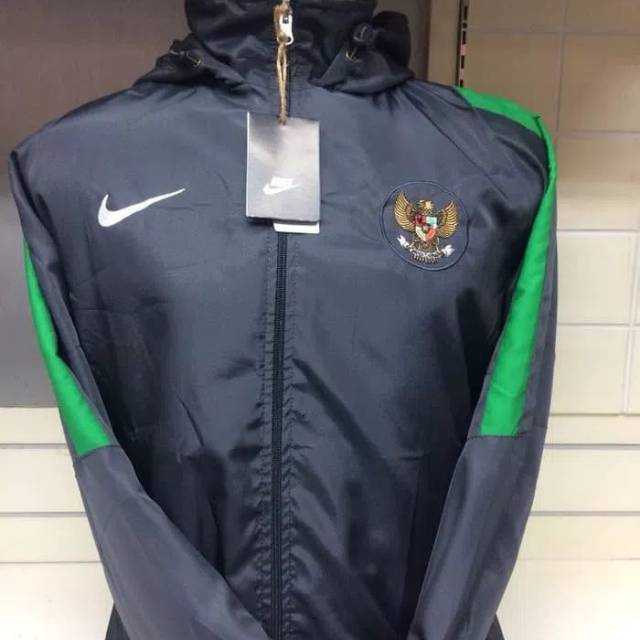 Jaket bola timnas indonesia away parasut waterproof bolak balik ready grade ori terlaris