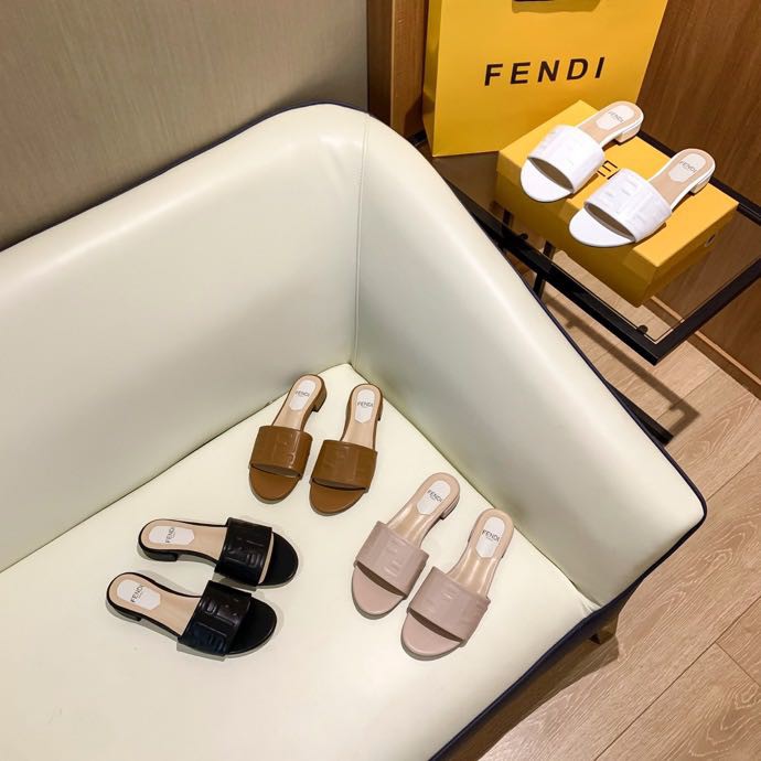 Sandal baru Fendi