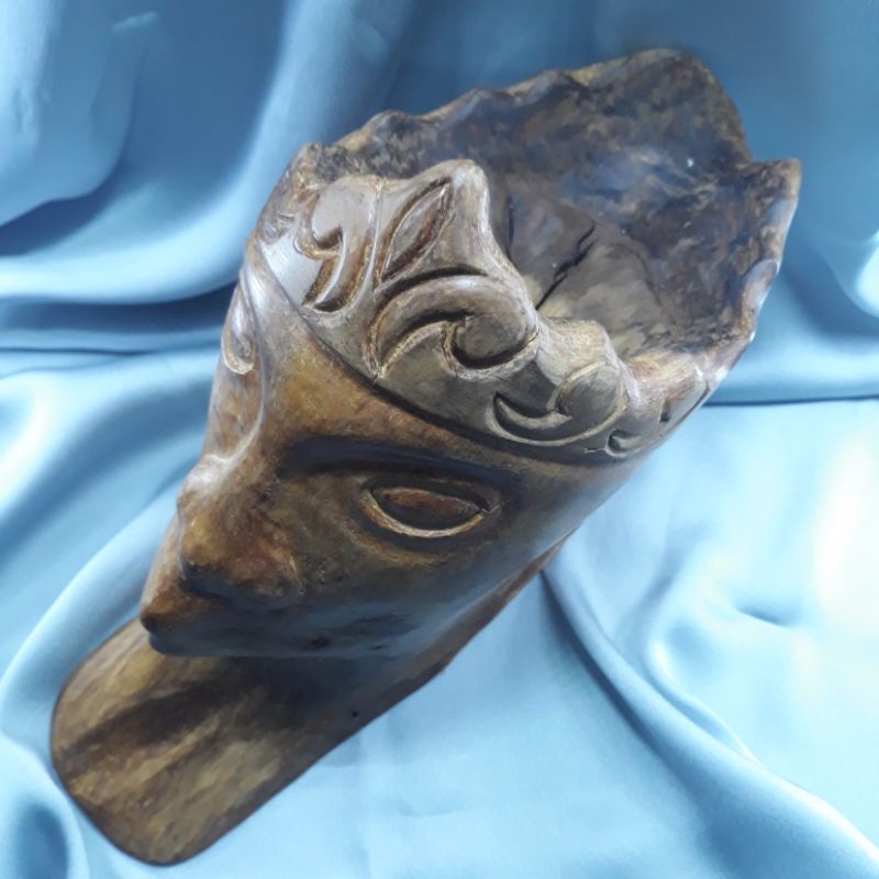 Asbak Kayu Gaharu Buaya