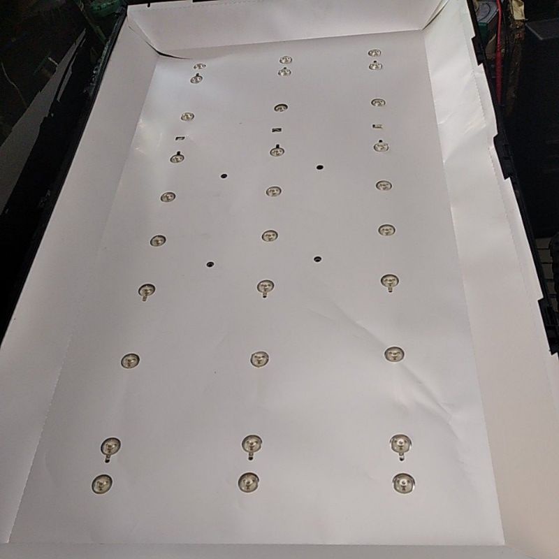 BL lampu belakang tv LED Akari LE40D88