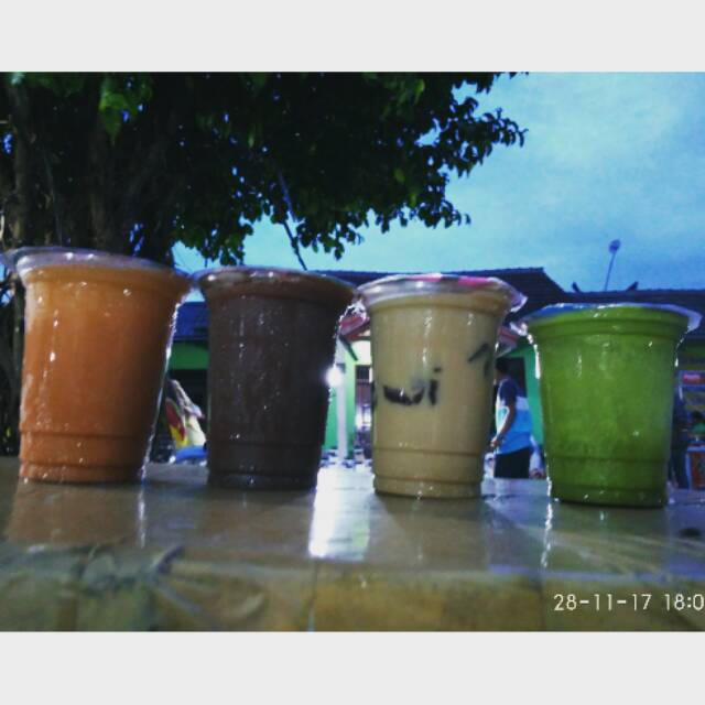 

Teh tarik,, thai tea,, green tea n italian chocolate by choconiez factory..