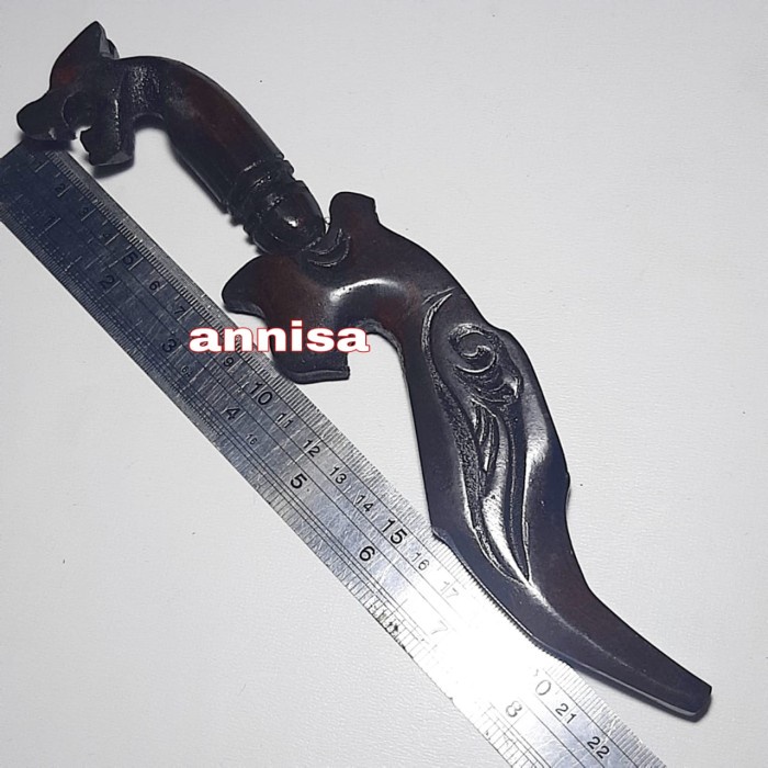 

UKIR-ALAT- PUSAKA KUJANG KUNINGAN KAYU UKIR KCL -ALAT-UKIR.