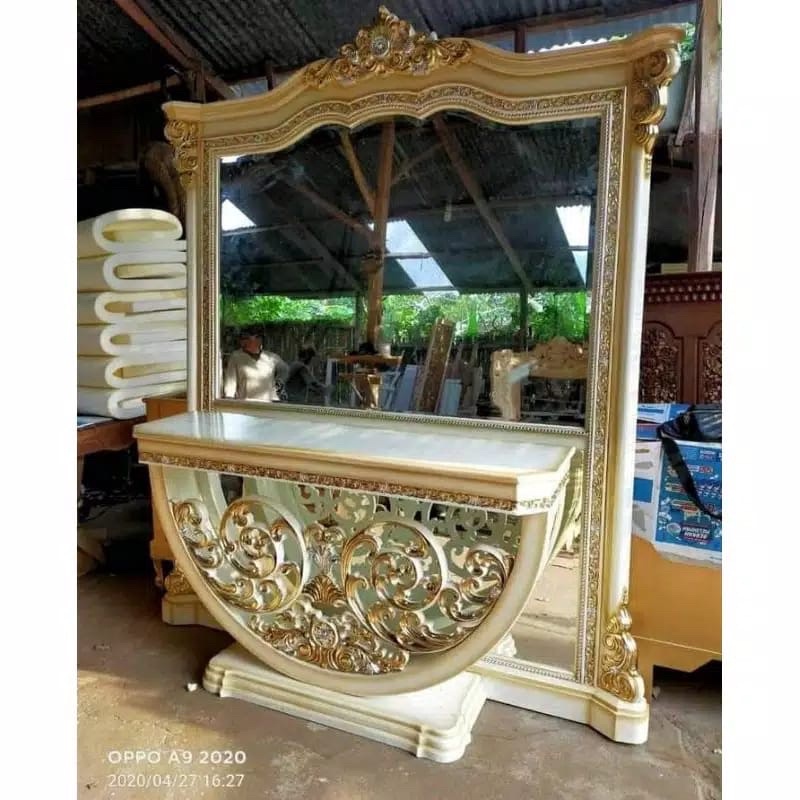 MEJA RIAS FULL UKIR JATI MEWAH. MEJA PAJANGAN MEWAH