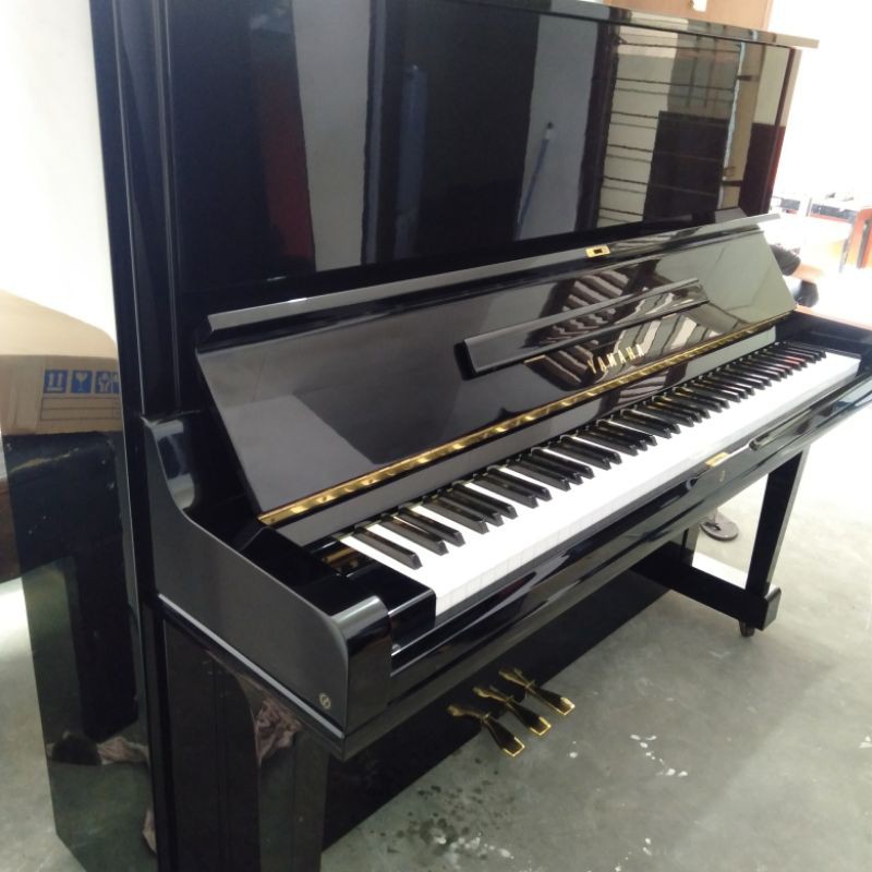 Piano Yamaha U3 A hitam