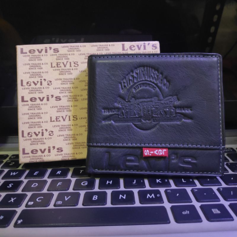 Dompet kulit merk LEViS