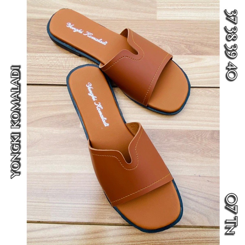 sandal teplek warna tan