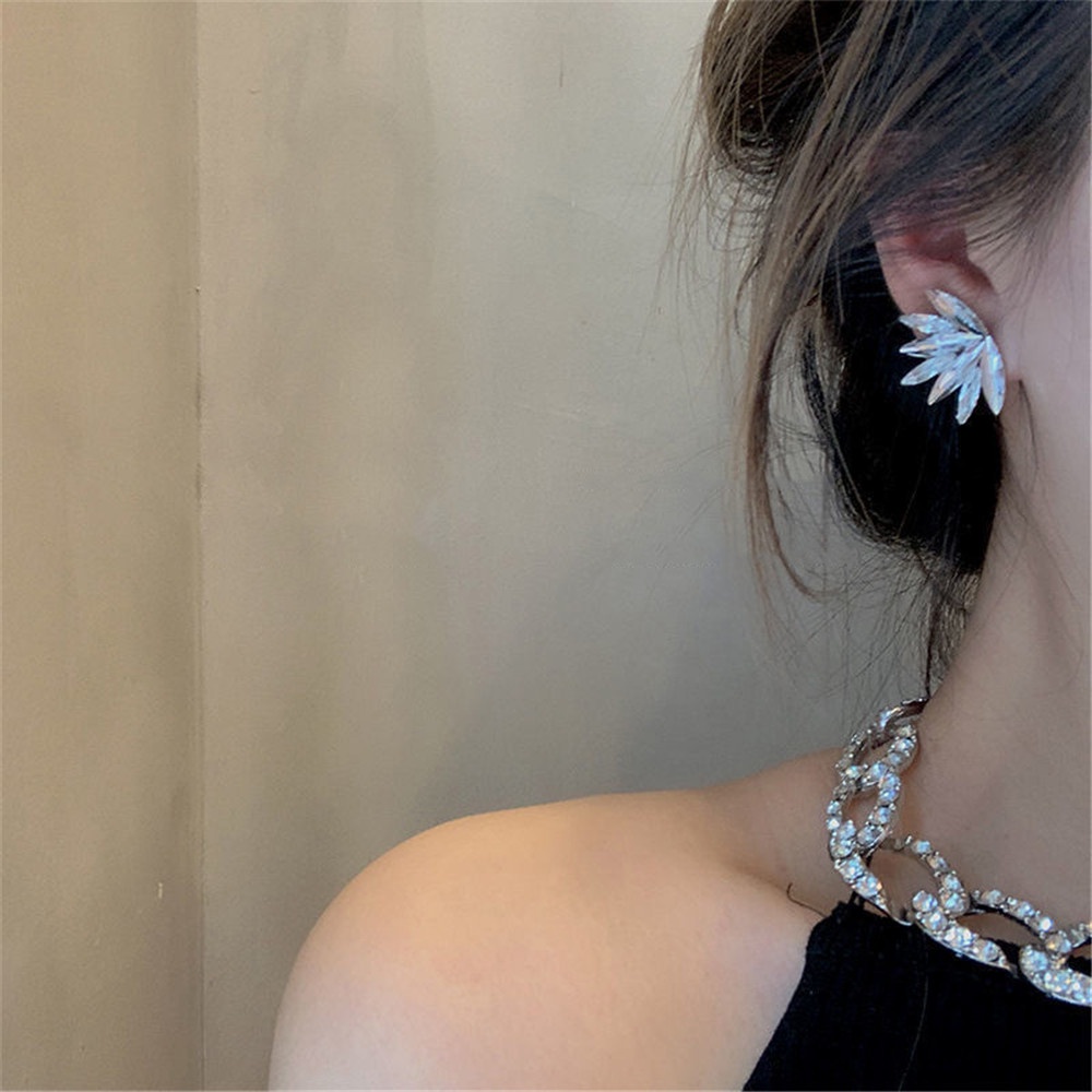 1 Pasang Anting Stud Desain Asimetris Sayap Malaikat Aksen Kristal Untuk Wanita