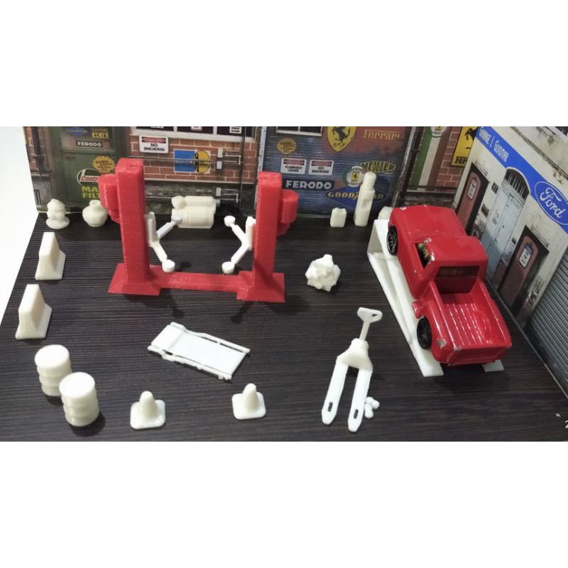 Hotwheel / diescast 5/car lift /1:64 /17 Item