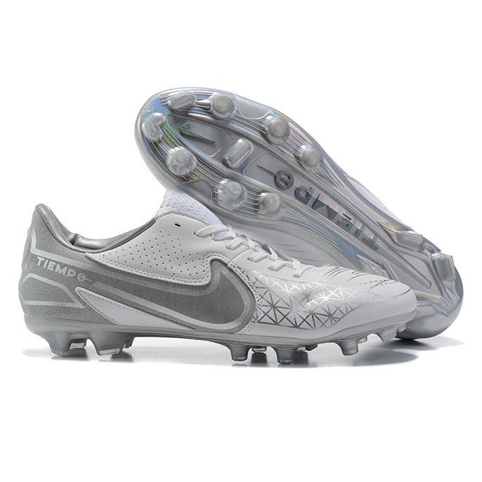 lightest soccer shoe
