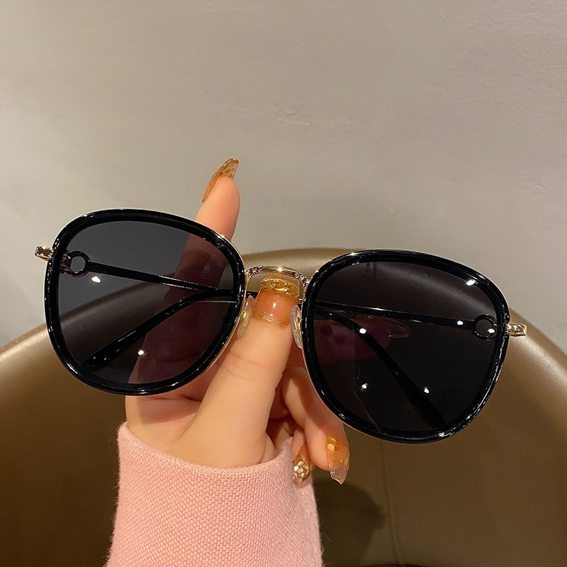 Kacamata Hitam Pelindung UV Bingkai Bulat Gaya Vintage Korea Untuk Wanita