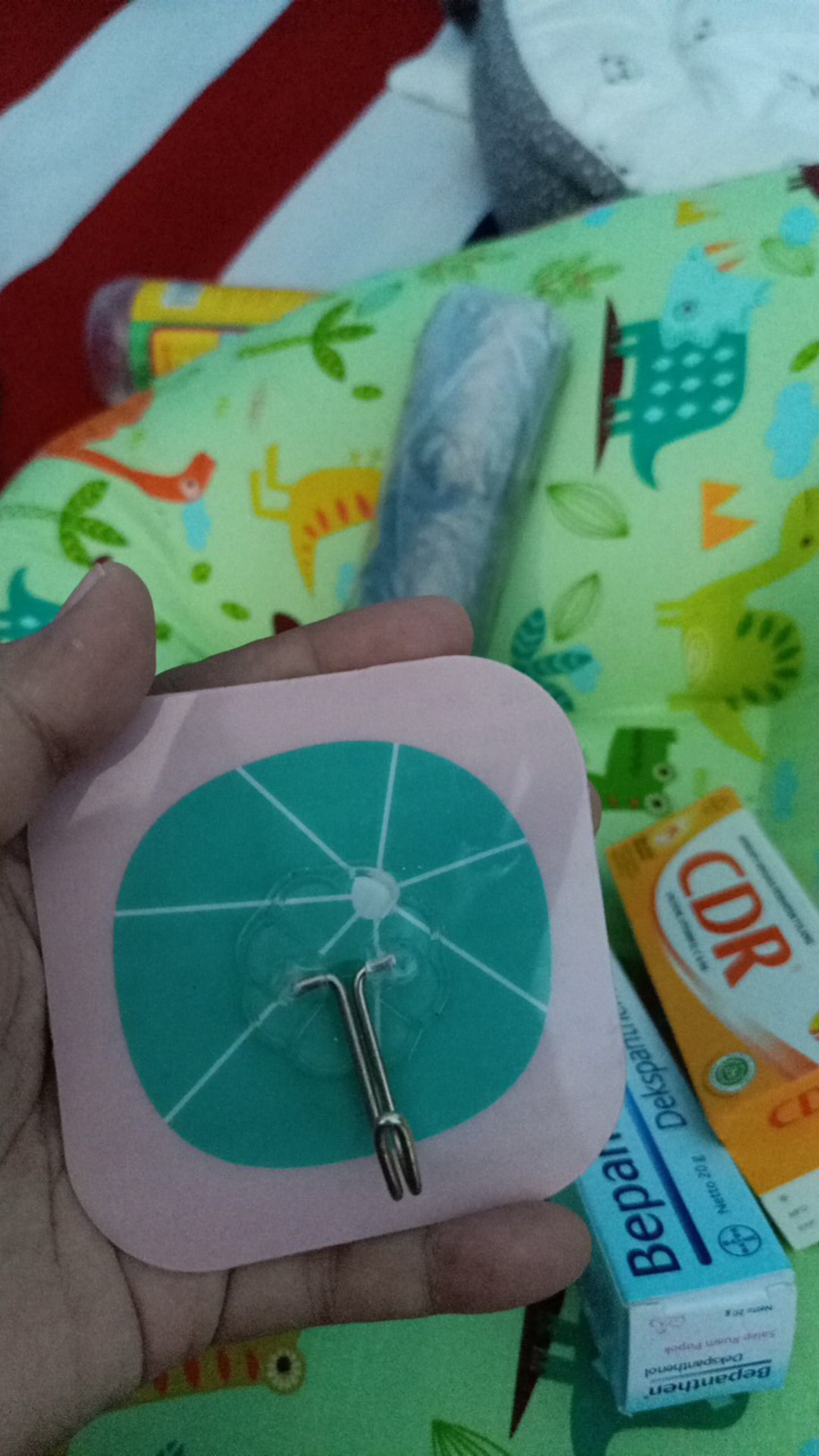 Gantungan Baju Tempel Hhook Motif Karater Serbaguna