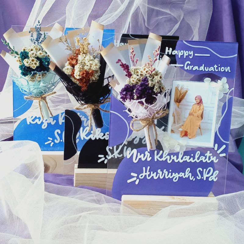 

AKRILIK CUSTOM GIFT BOX BUKET FOTO AKRILIK CUSTOM ACRYLIC KADO HADIAH WISUDA KADO ULTAH MURAH ASESORIS PAJANGAN