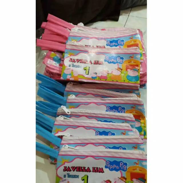 

Tempat pensil souvenir ultah