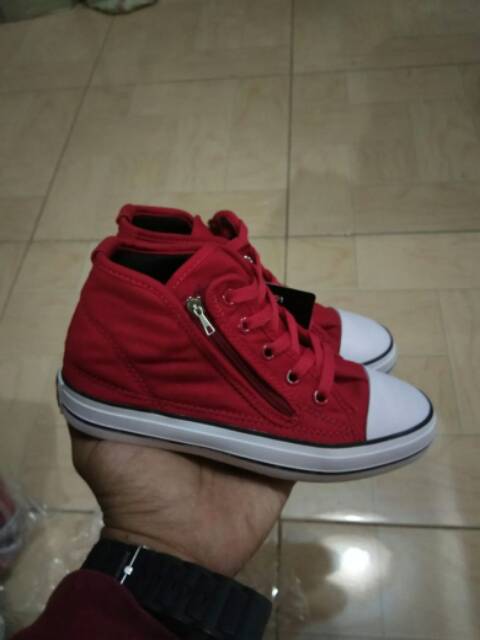 Sepatu converse anak