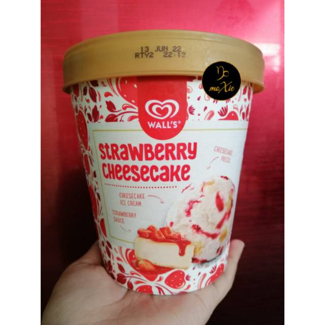 

Wall's Strawberry Cheesecake