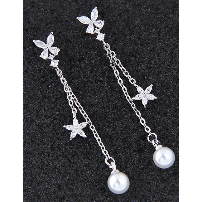 LRC Anting Tusuk Fashion Silver Color Diamond&amp;pearl Decorated A55756