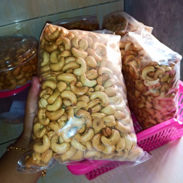 

Kacang mede wonogiri/kacang mente 1 kg fress homemade mateng