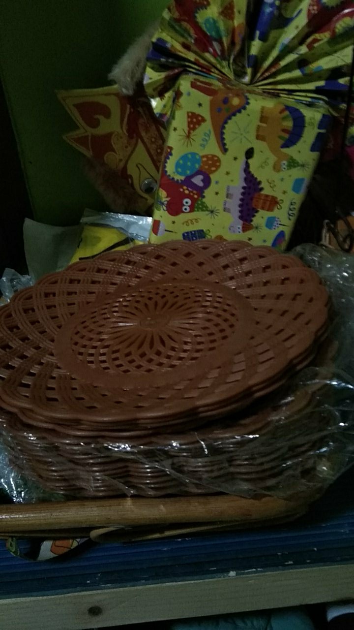 Piring Anyam Rotan Plastik 1pcs