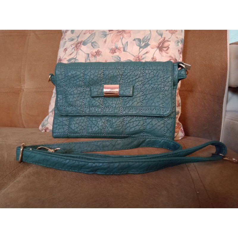Slingbag hijau botol tas preloved