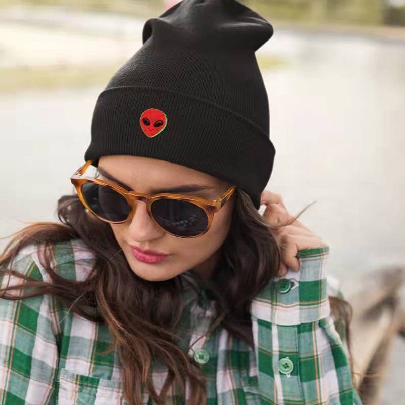 Topi Rajut Pria Dan Wanita Bahan Wol Hangat Motif Bordir Tengkorak Untuk Musim Gugur Dan Dingin