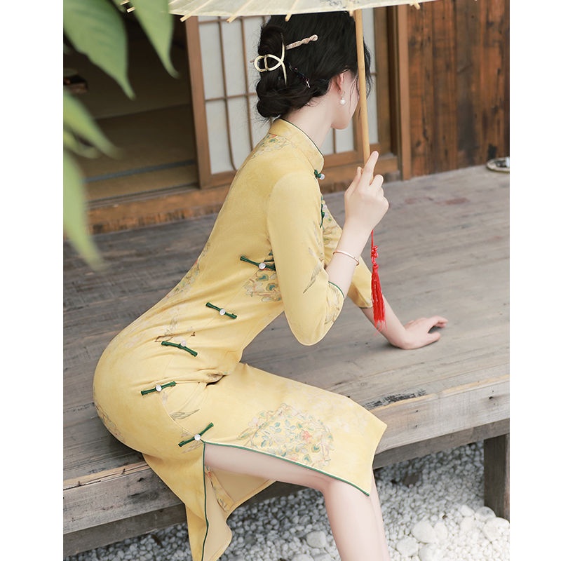 Suede cheongsam 2022 new spring style improved dress long sleeve young style retro national fashion