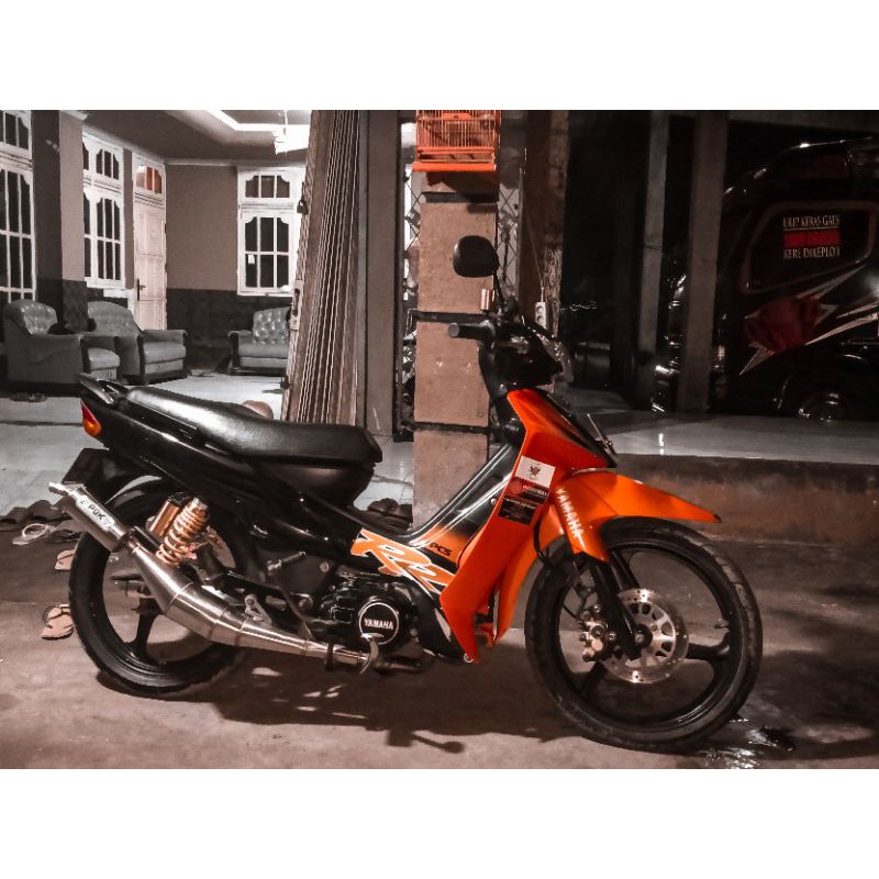 motor Yamaha f1zr 2002