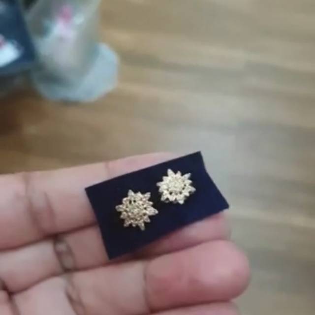 Anting berlian bintang laut