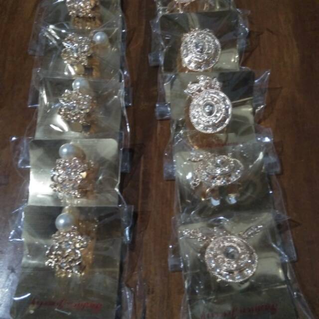 Ring jilbab atau bross cincin