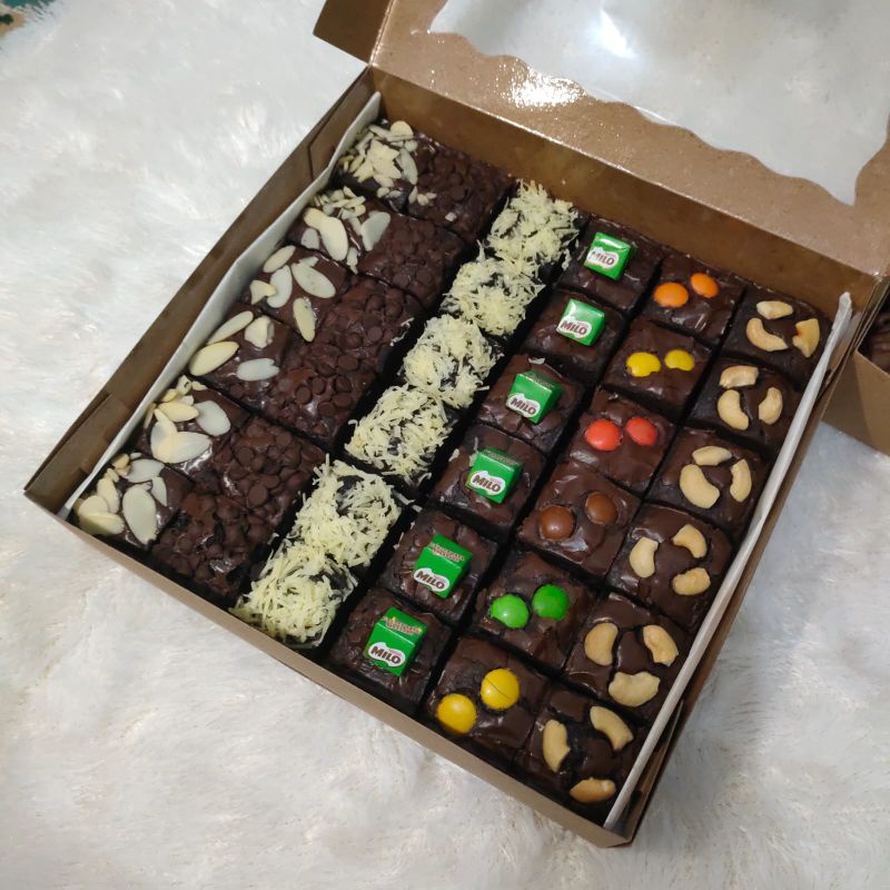 

Brownies Fudgy Shiny 22x22 isi 36 sekat