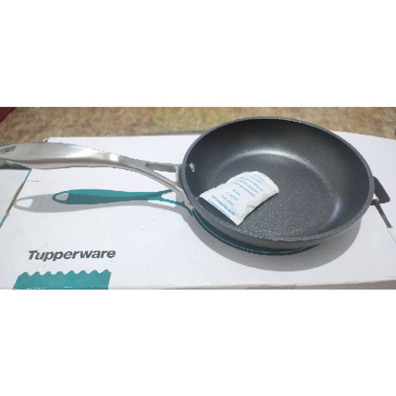 Fry Pan, diameter 20cm. Black Series Tupperware Chef