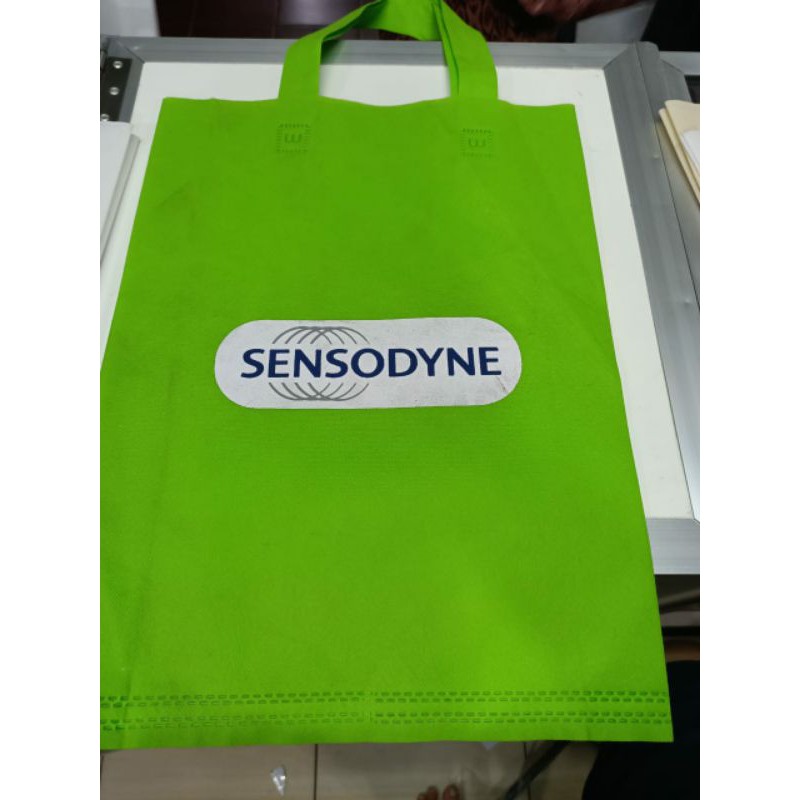 

goodie bag tali lipat samping 38x45x8 sablon 1 sisi 1warna