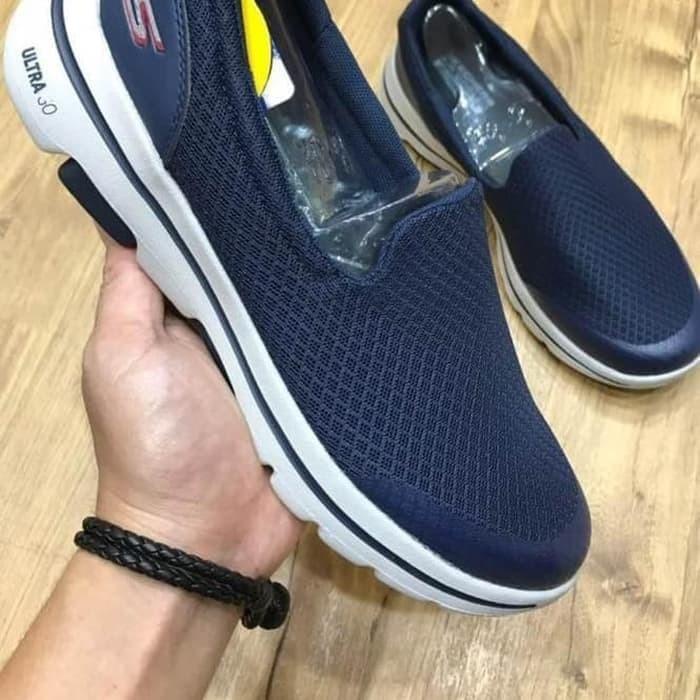 Sepatu Skechers Pria Skechers Go Walk 5 Man Restock